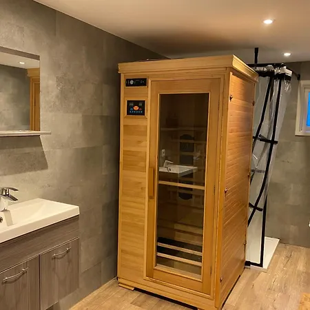 4 Person With Sauna And Whirpool Chalet *